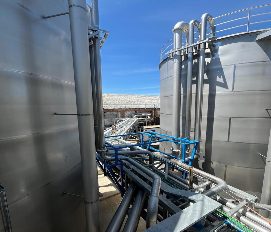 La segunda instalación que mostramos a continuación nos ha permitido la mayor recirculación de las aguas utilizadas en las máquinas de fabricación de papel 100% reciclado para placas de yeso, 