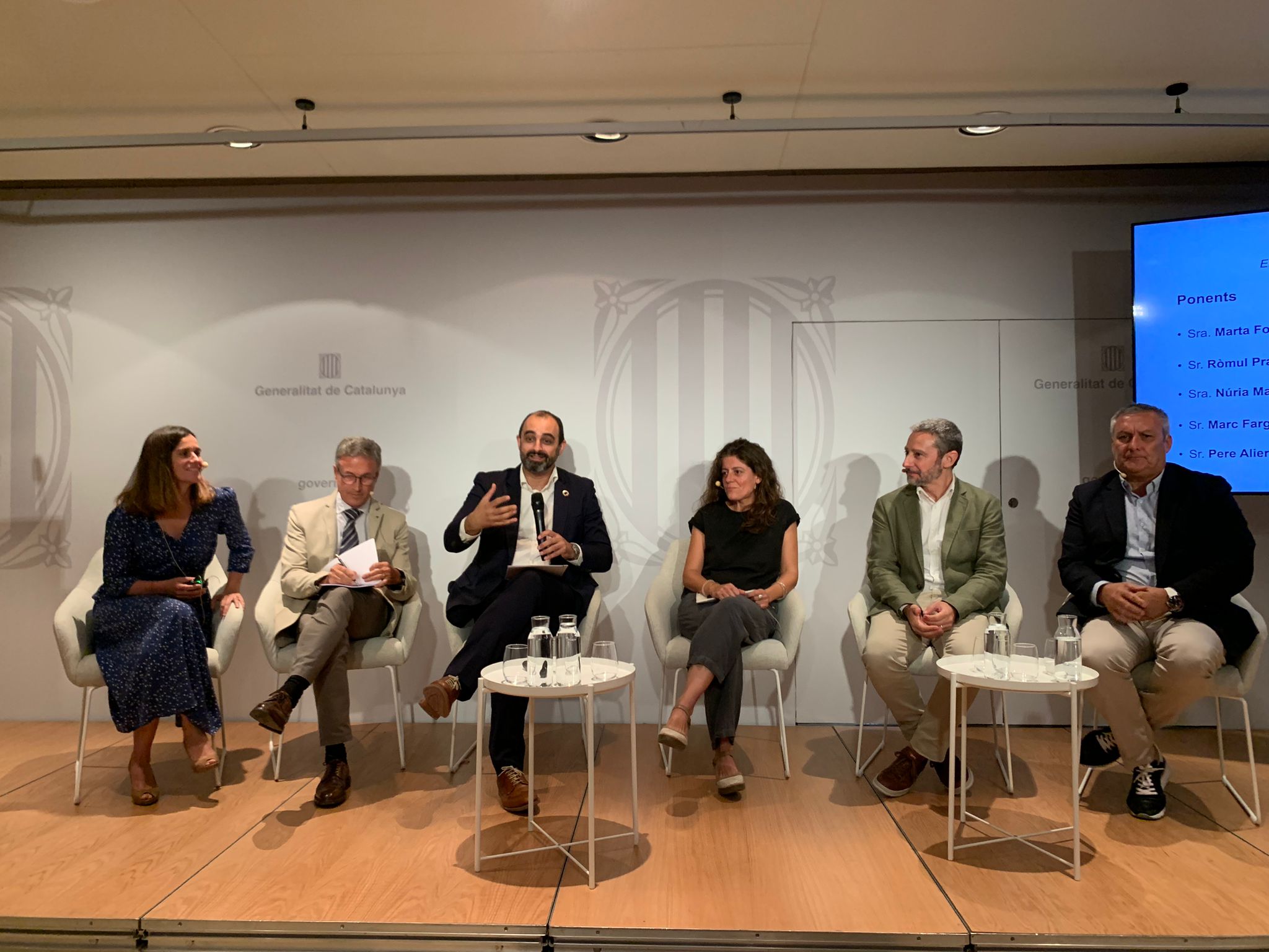 Claro, aquí tienes la traducción al inglés: Alier has been selected as one of the 24 companies in Catalonia with the best water cycle management, a recognition awarded by the Generalitat of Catalonia (Department of Business and Labor) and the Catalan Water Partnership (CWP) – Catalan Water Cluster. Among these 24 companies, Alier was a special guest to present its case in a lecture on July 18, 2024, at the Palau Robert in Barcelona. The presentation was led by our Project and Investments Director, Pere Alier, who shared the stage with other prominent business leaders: Marta Font, Environment Director at Coca-Cola Europacific Partners; Romul Prat, Manager of Vincolor at Grupo Cravin; Nuria Mallen, Environmental Management Head at Familia Torres; and Marc Fargas, CEO of Aitasa. The event was also directed by Xavier Amores, Director of the Catalan Water Partnership, with both the opening and closing remarks delivered by Oriol Alcoba Malaspina, Director General of Industry.